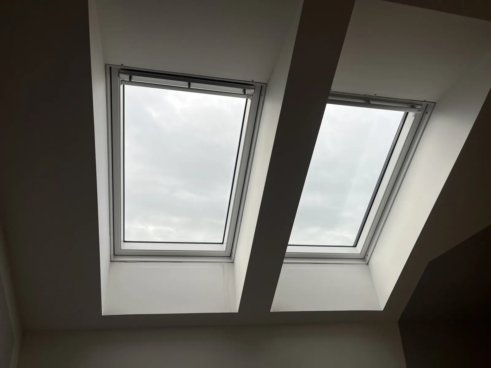 Hotově osazené střešní okno Velux