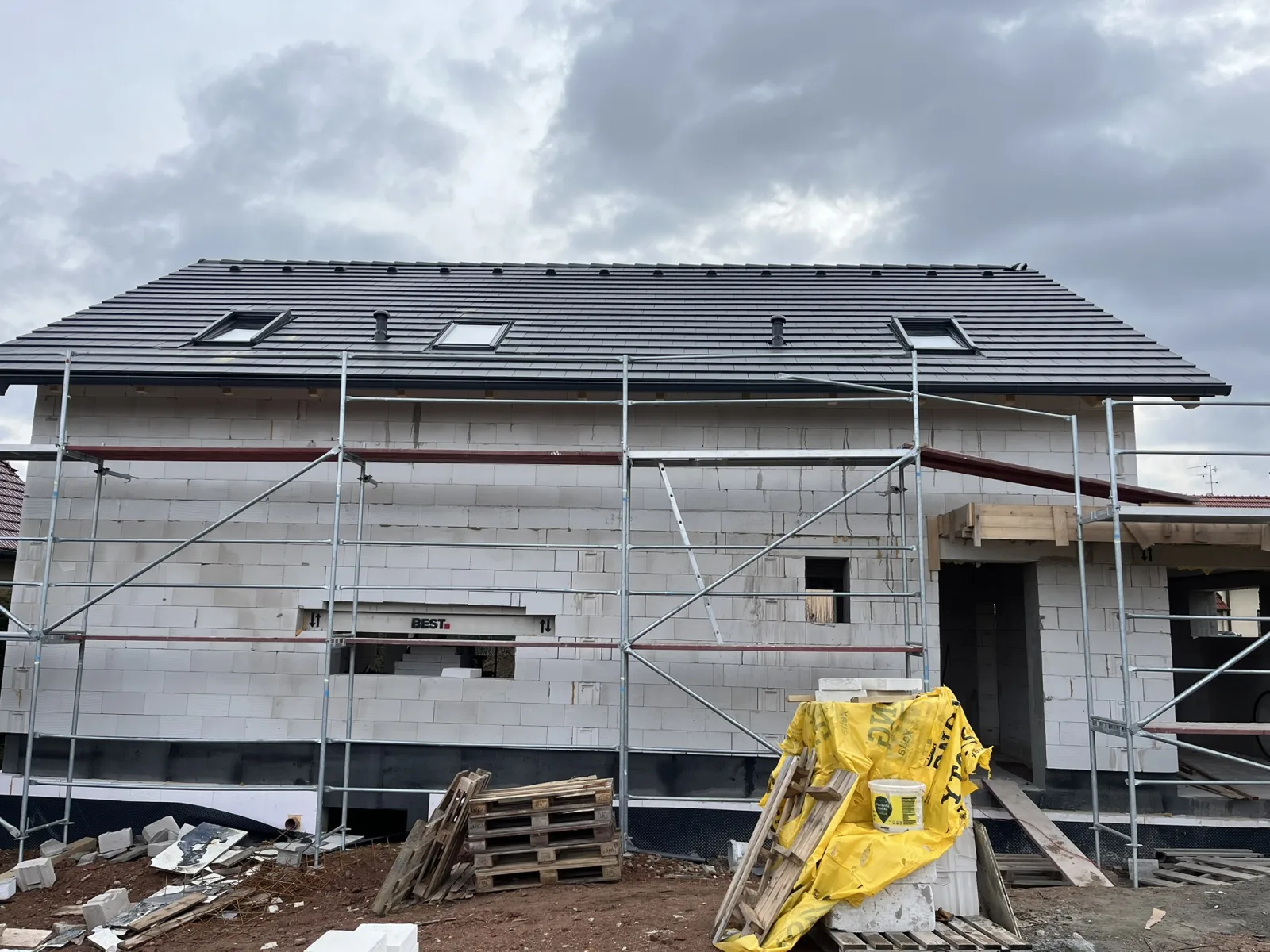 Střešní okno Velux na hotové střeše